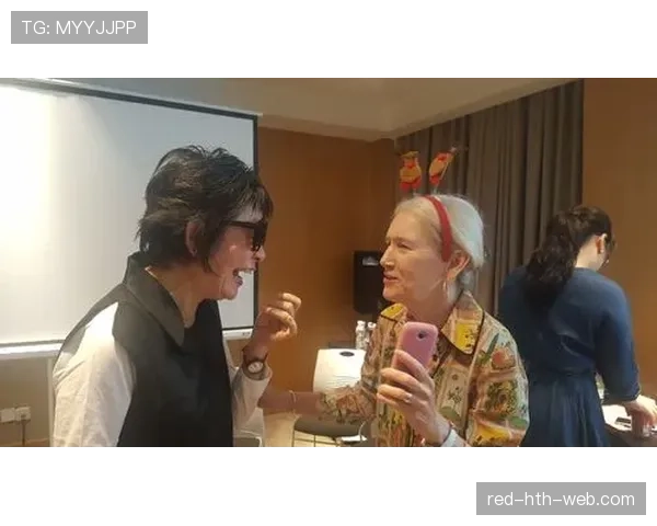 埃琳·安德森赛场上严肃，换了衣服瞬间秒变派对女王？这真不是同一个人吧！