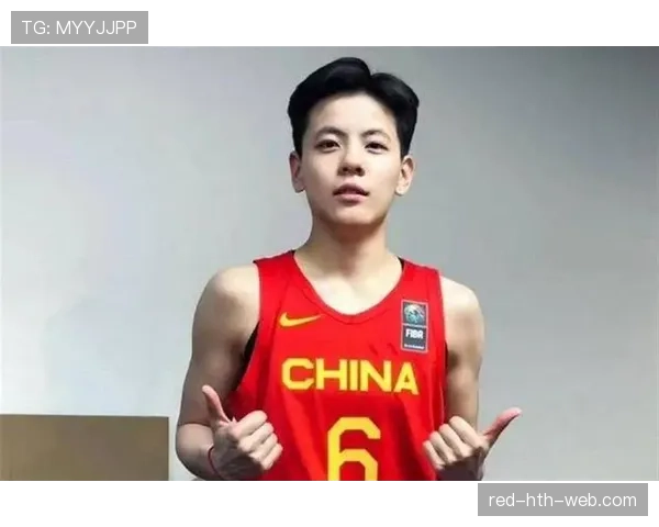 杨舒予训练完直接拎爱马仕去吃宵夜？